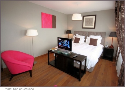 Click on photo for photographer's details (new window) funky modern bedroom